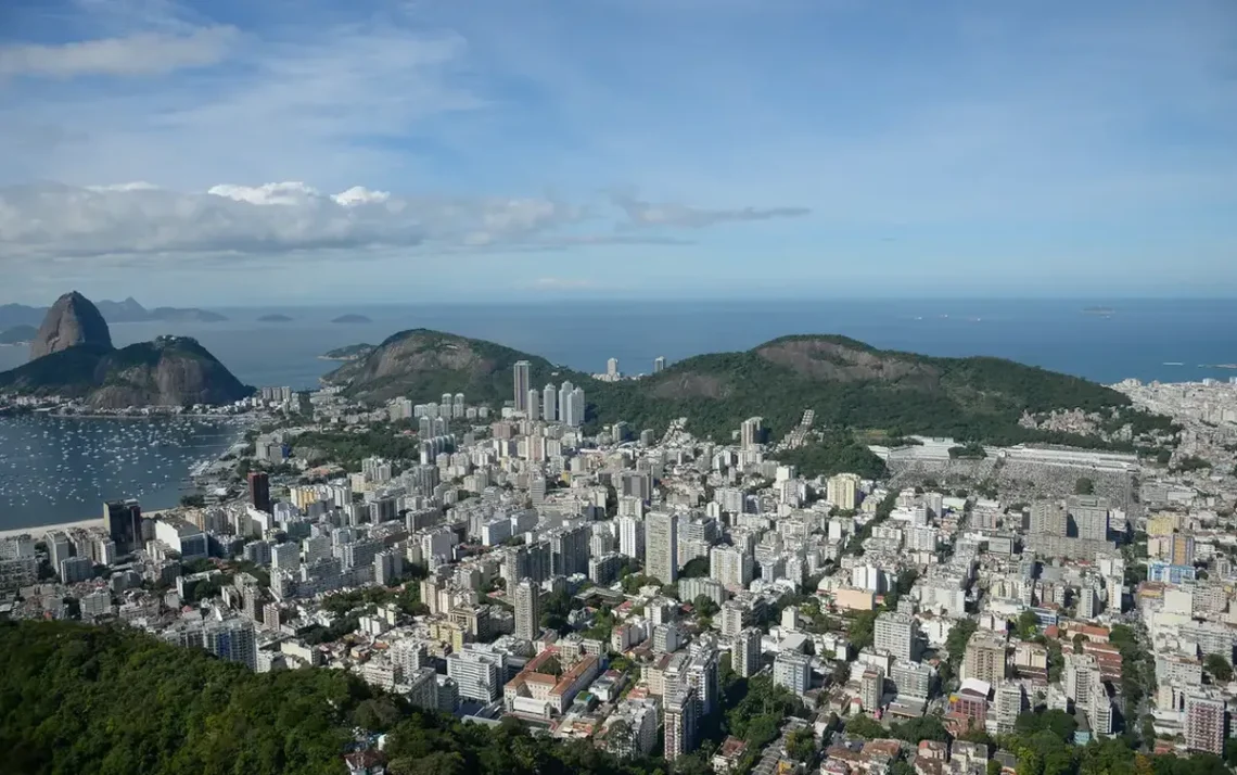 default, atraso, arresteamento, de pagamentos, na execução, de obrigações;