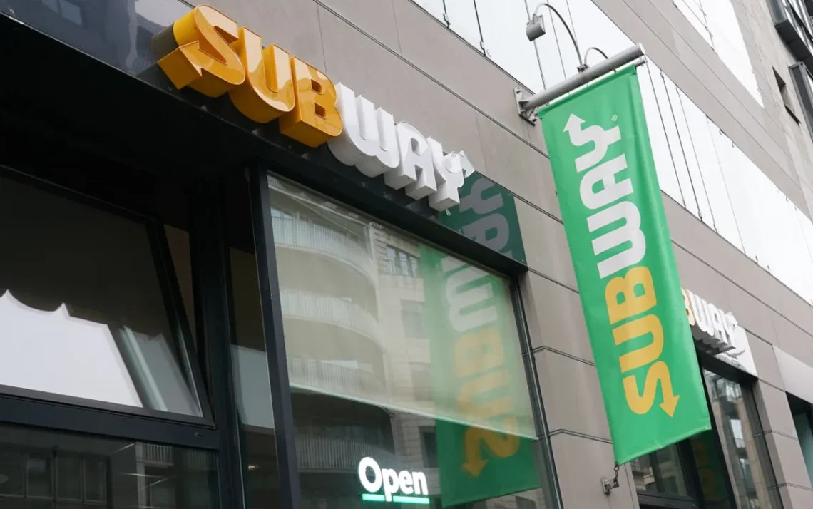 Após Starbucks, dona do Burger King diz que avalia compra da Subway no Brasil   Getty Images - Todos os direitos: © CNN Brasil