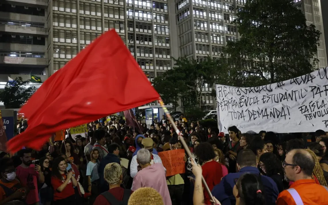 protesto, manifestação;