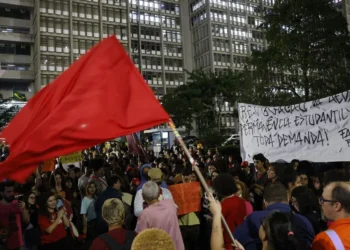 protesto, manifestação;