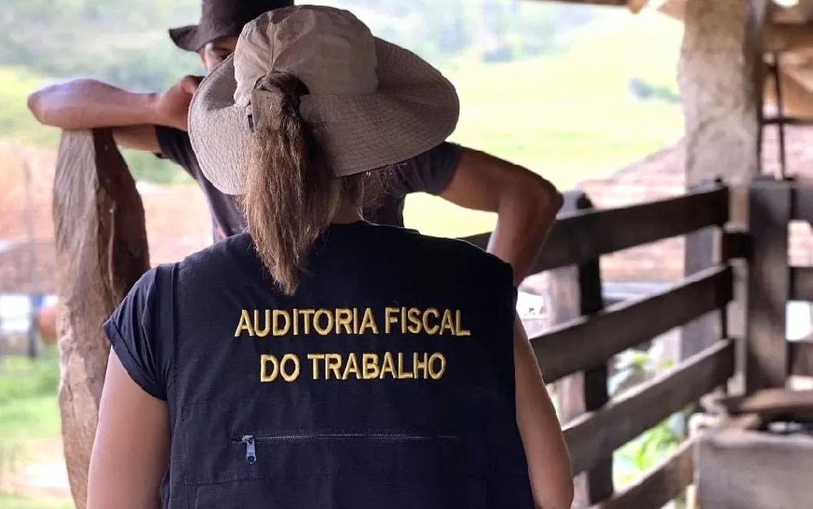 Operação, operação de combate, trabalho forçado, escravidão, tráfico de pessoas;