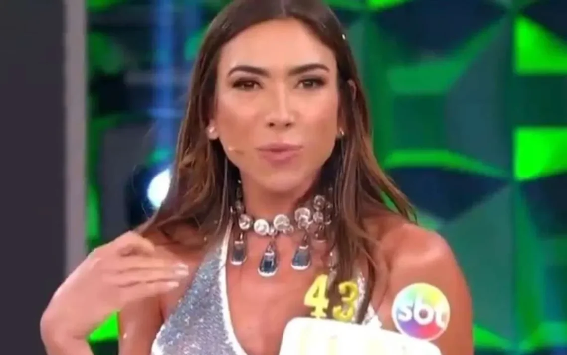 apresentadora, televisão, show, novo, programa, bolo, sentimental, solicitação, privado, velório, crescer, forte, poderoso, brasileiro, público, gravações, jornada, camisa, vencer;