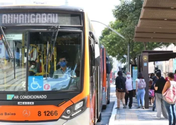 transporte público, coletivo, carro de passageiros