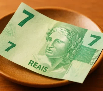 Sonhar com 7 reais: interpretação do sonho