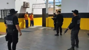 Brazil ruling keeps low-rank police in top prison posts