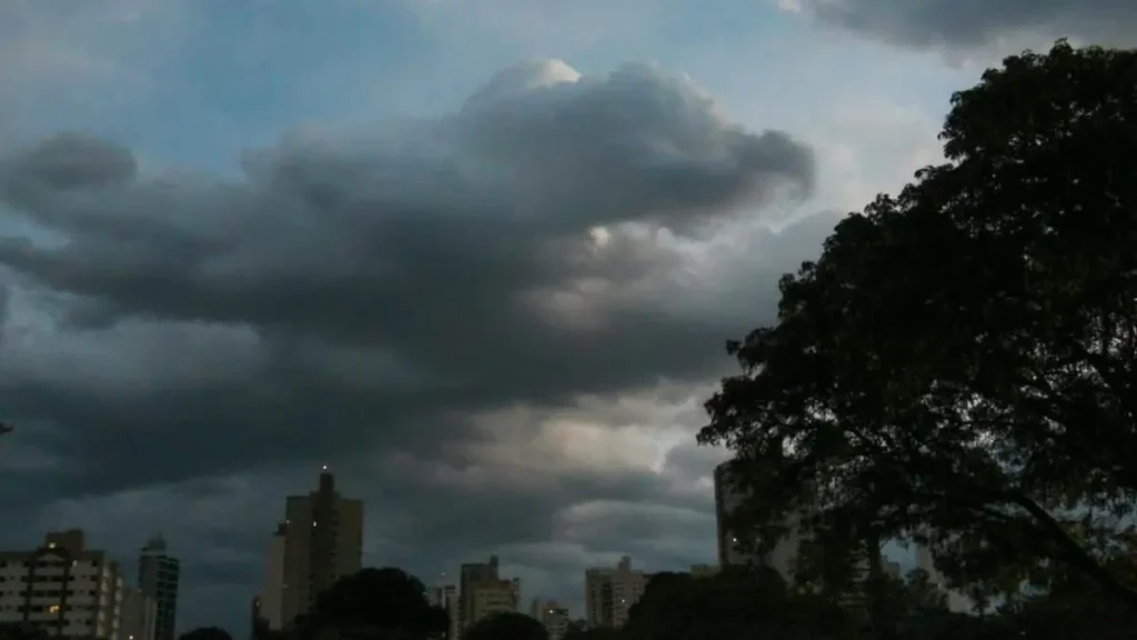 Brazil Civil Defense warns of storm in Campo Grande before Monday
