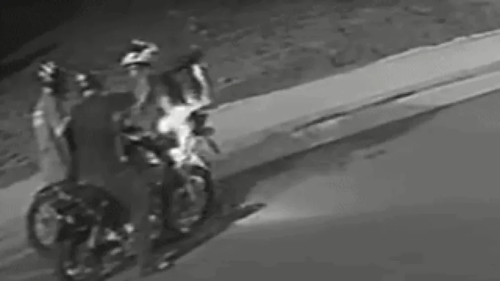 Brazil Duo Robs Delivery Driver at Gunpoint, Flees With Motorcycle and Helmet