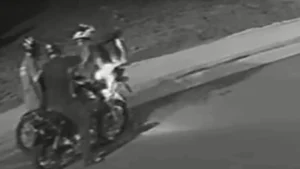 Brazil Duo Robs Delivery Driver at Gunpoint, Flees With Motorcycle and Helmet